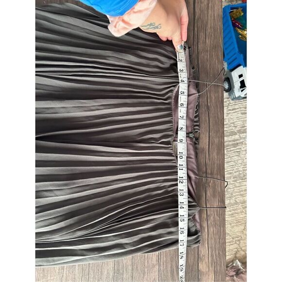 Halston Heritage Sleeveless Back Zip Clsure V-Neck Pleated Mini Dress Gray Size - Picture 11 of 11